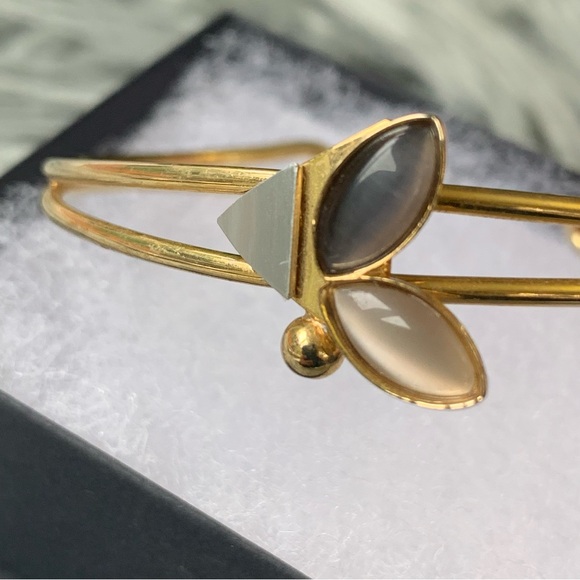 Vintage Gold Toned Bracelet - Picture 5 of 8